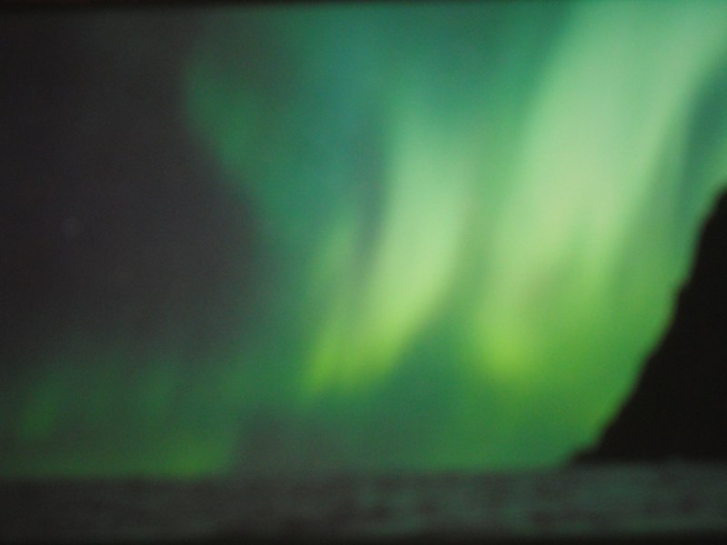 photo d'une aurore boreal pas visible en ce moment le soleil brille 24H/24