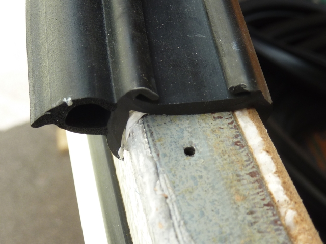 Pose du joint en bas de baie et au milieu