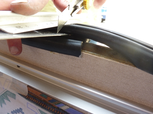 Découpe du surplus de joint