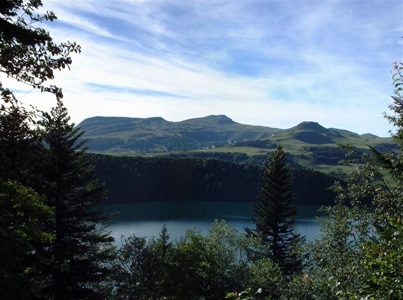 lac_pavin (Medium).jpg