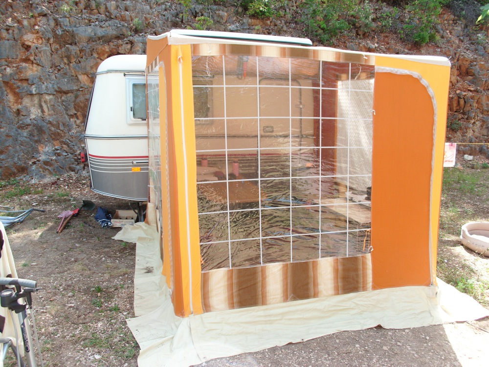 Le auvent que nous utilisons, très efficace, étanche air/eau.