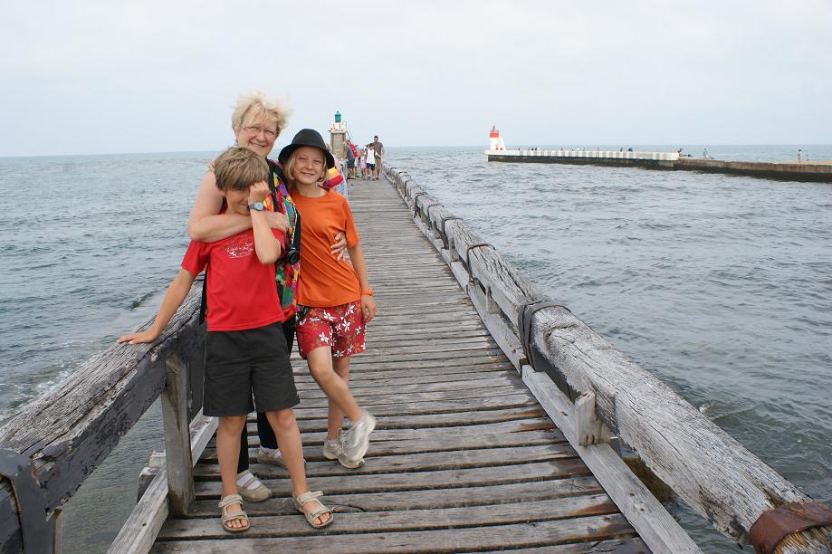 la jetée avec zezette et les petits enfants