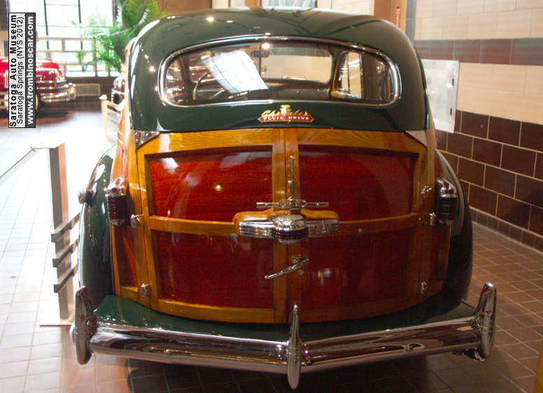 Chrisler town and country 1941.jpg