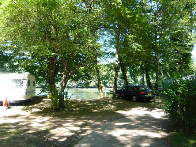 dans le limousin, aussi, le camping des iles à beaulieu sur dordogne - Corrèze -<br />un cadre exceptionnel, un climat qui l'est tout autant - le rêve - quoi -