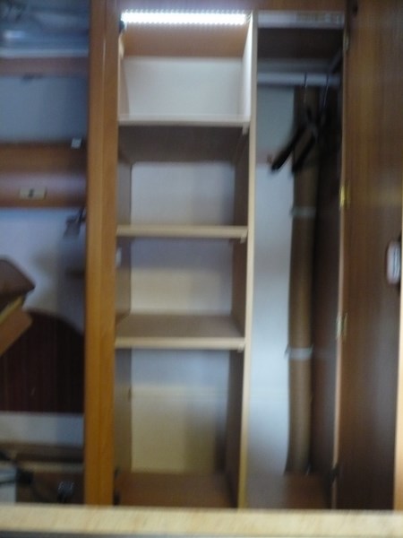 Placard avec sa nouvelle destination en penderie