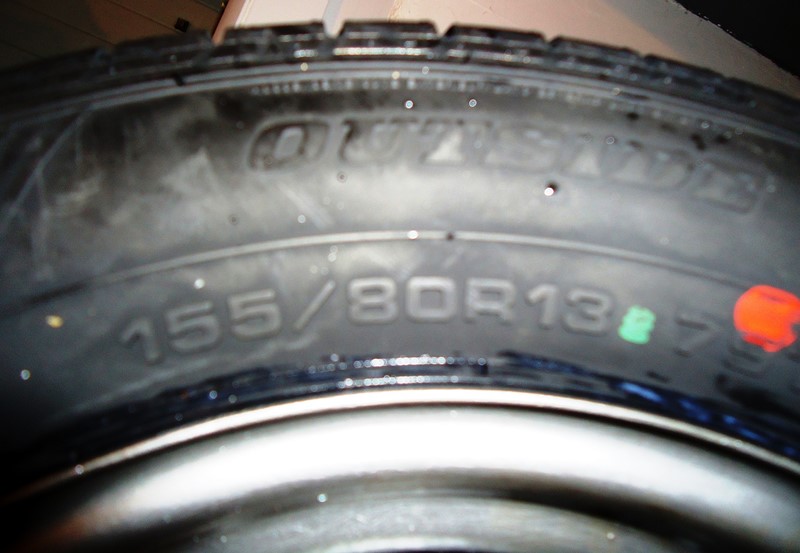 pneu montée en 155.80.13.79T 2013 (3).JPG