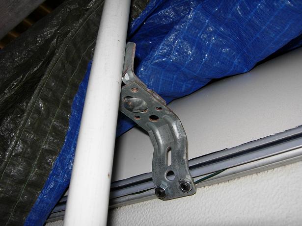 ici en utilisation fixation haute d'antenne, vis btr sans tête,reste plus qu'à finir, peinture etc...