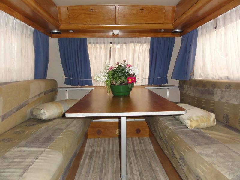 Dinette arrière 2 lit jumeaux, transformable en grand lit