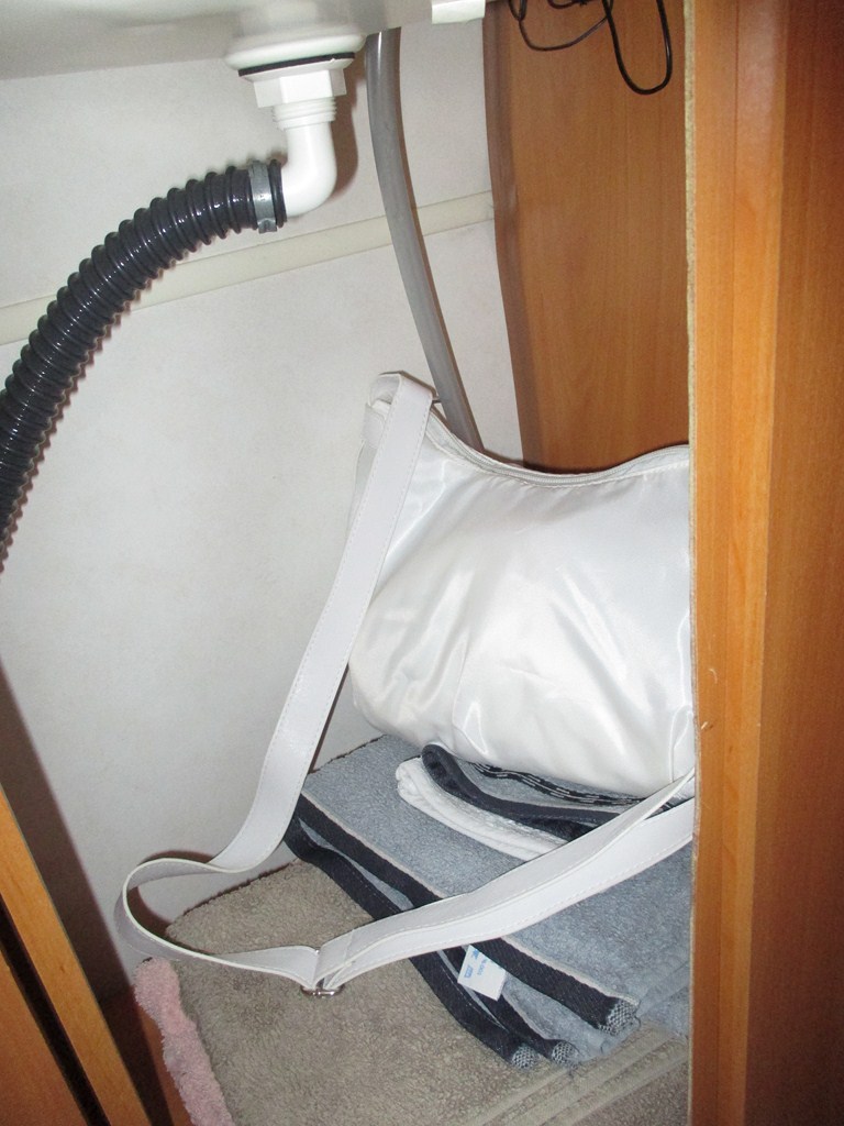 rangement 2ème évier.JPG