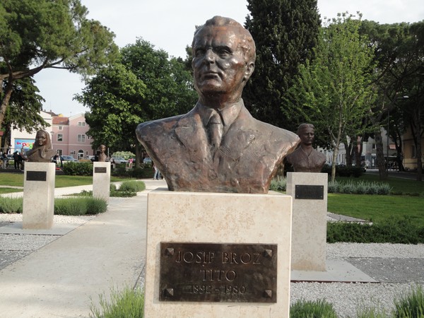 statue de tito