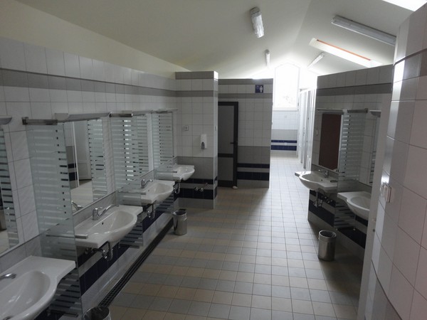 sanitaire du camping a cres