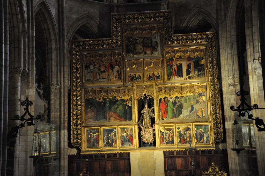 Le choeur s'orne d'un triptyque de toute beauté