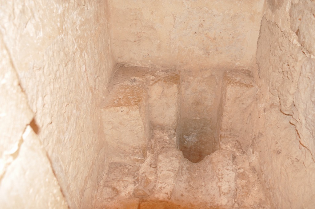 Un besoin pressant ? Le donjon était équipé mais il valait mieux ne pas passer au pied lorsque ce lieu était occupé