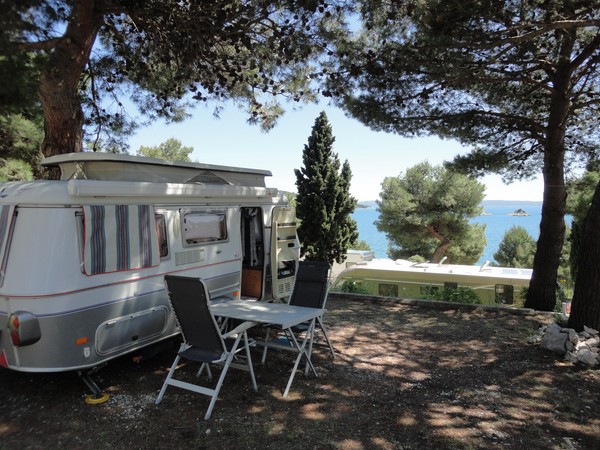 vue de la caravane au camping