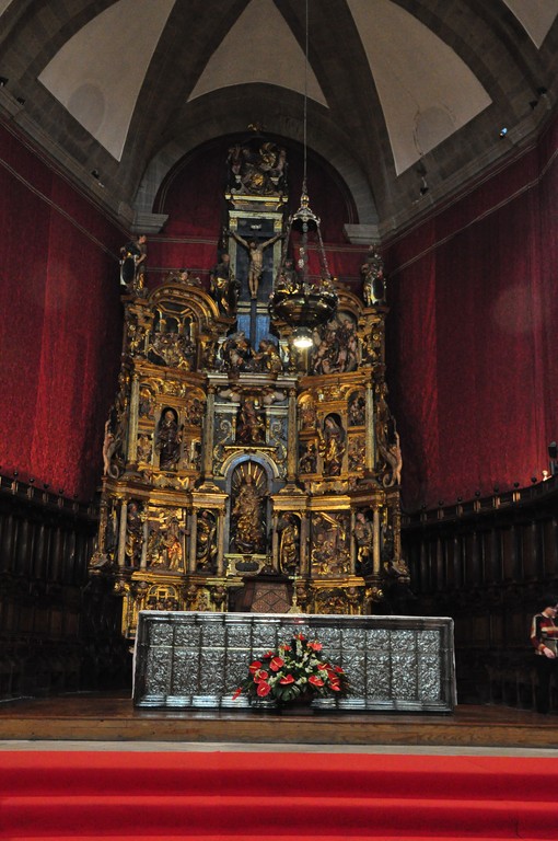 Visiblement, le vœu du pape François d'une église pauvre s'est perdu en route