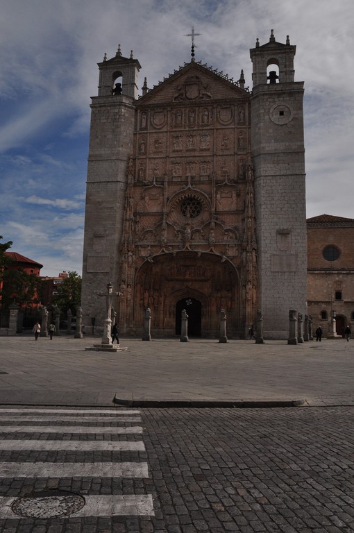 Un superbe monument, d'un style inconnu chez nous