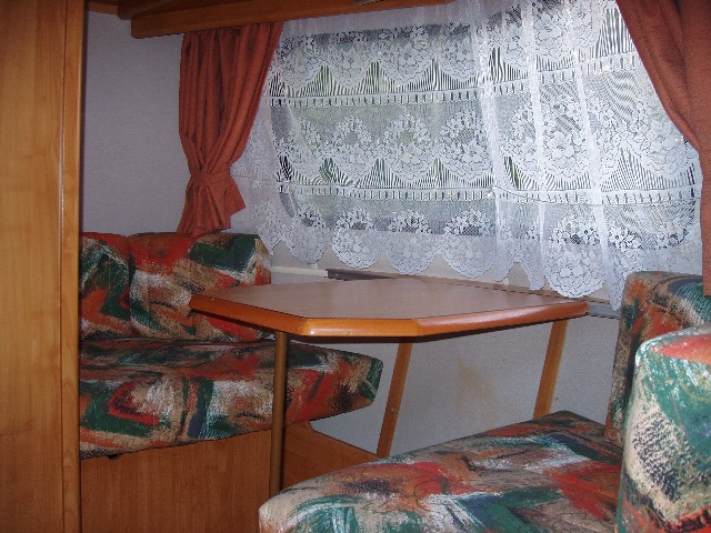 dinette (vue de la porte).jpg