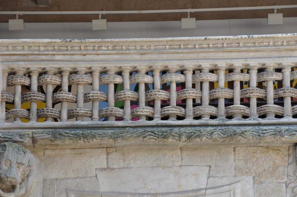 Quelle habileté pour ces tailleurs de pierre capables de simuler un tissage