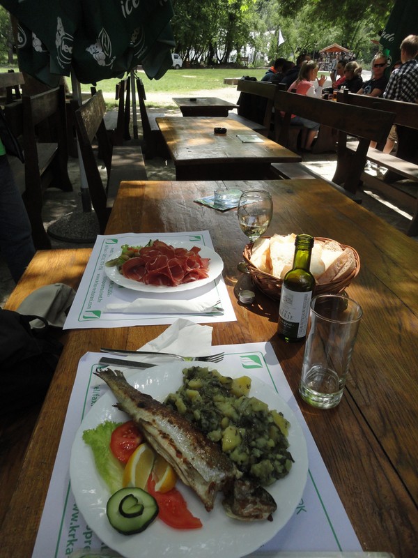 POSE REPAS TRUITE ET JAMBON DE DALMATIE