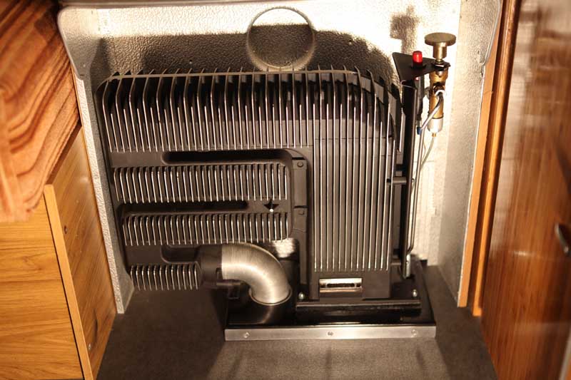 Relookage du chauffage style Harley Davidson (sablage+peinture HT+ meulage des ailettes+polissage des durites)