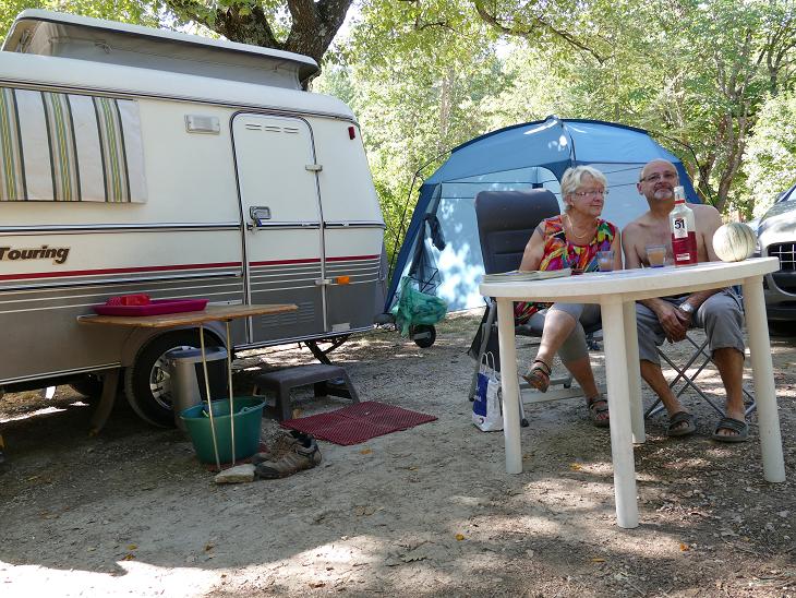 Camping le luberon à apt.Bien de l'ombre, bonne note.