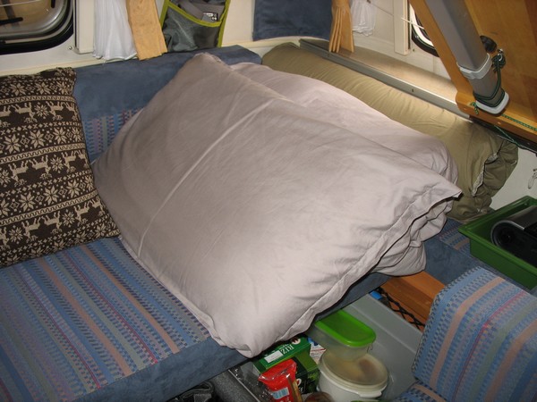 oreiller, couette et surmatelas enroulés.jpg