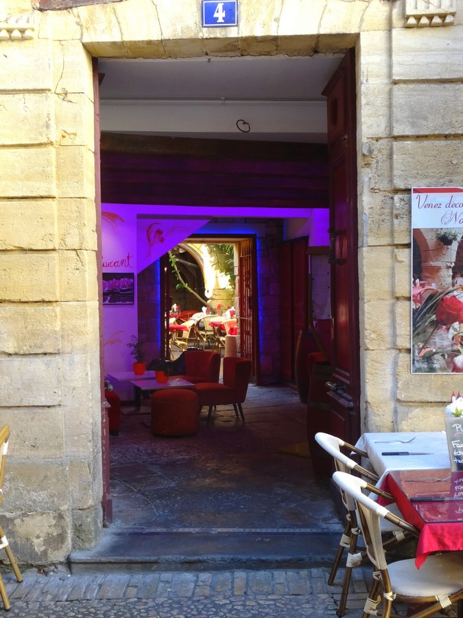 SARLAT petit resto.JPG