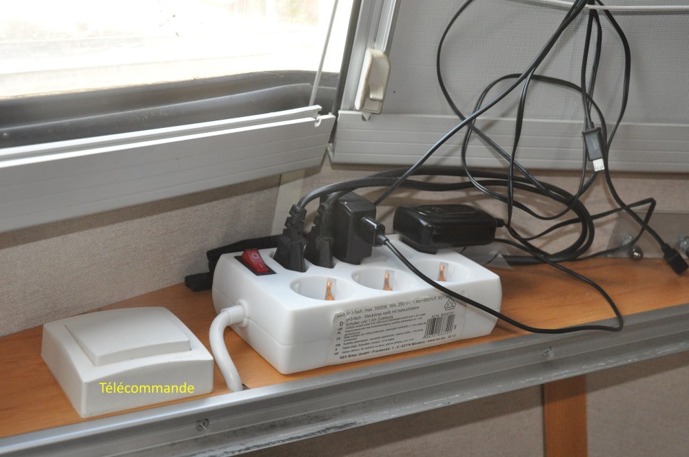 11 bloc prises onduleur.jpg