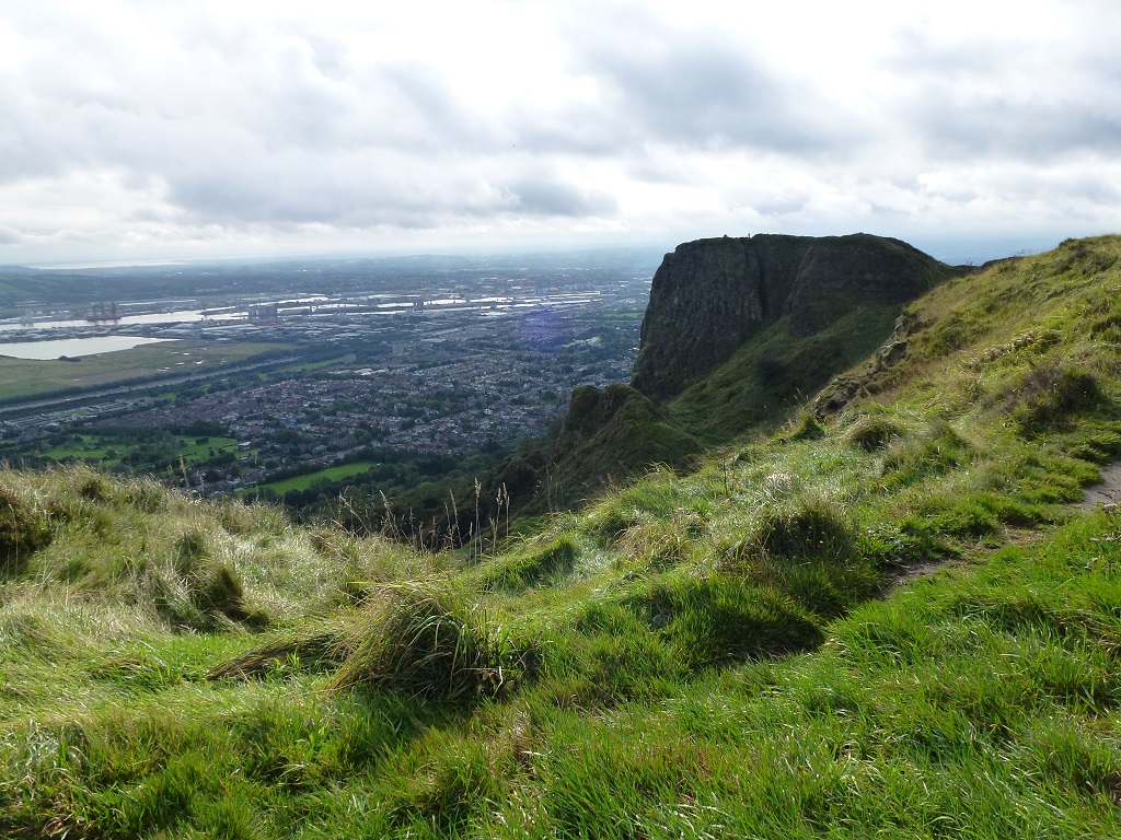 vue de  belfast  au cours d une rando a belfast castle