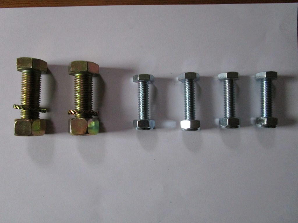 Visserie nécessaire pour la fixation de l'adaptateur sur le support de la roue jockey: 4 vis diamètre 10 mm long. 40 mm avec 4 écrous diamètre 10 mm auto freiné.<br />Egalement les 2 vis diamètre 17 mm pour la fixation de la boule diamètre 50 mm