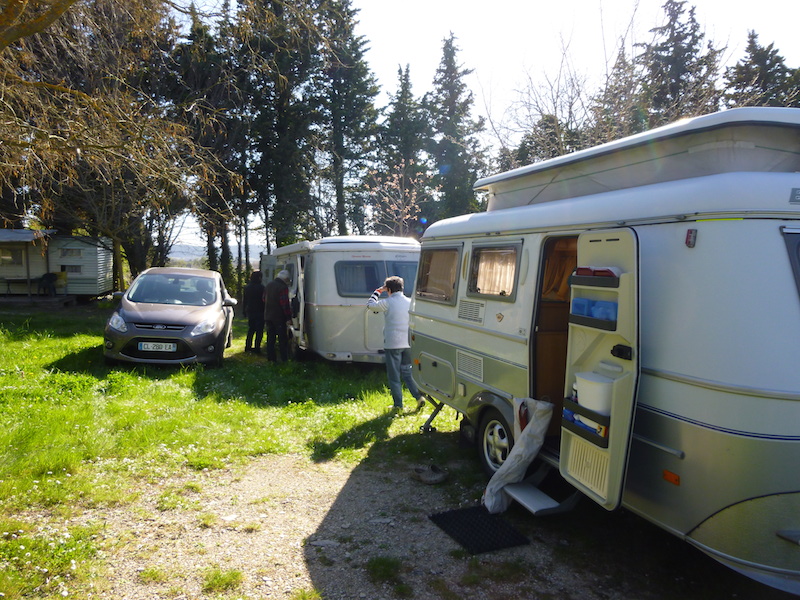 En attente de monter les auvents