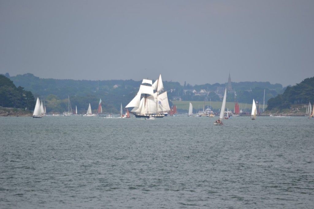 DSC_2280 La Recouvrance devant l'ïle aux moines (Medium).JPG