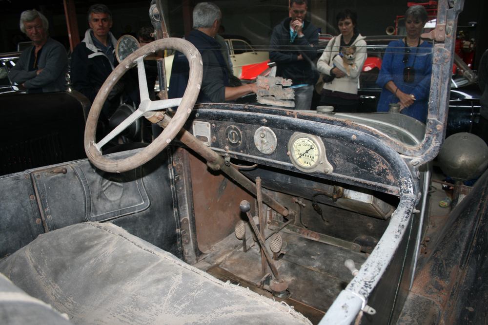 Citroën type A de 1919 dans son jus et le moteur tourne.