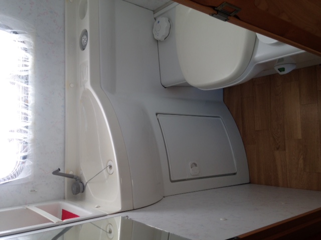 3cabinettoilette.JPG