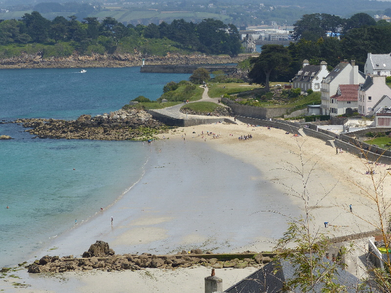 la plage des sables tjrs depuis le camping en fond l ile Tristan