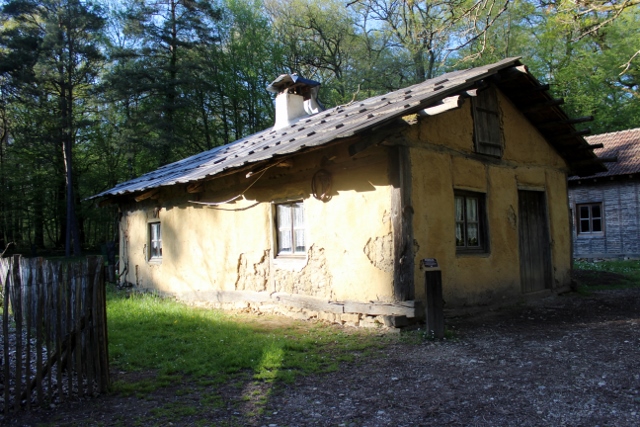 village dans la foret de chaux, a l'est de dole; ou il fabriquait du charbon de bois. voici quelques photos