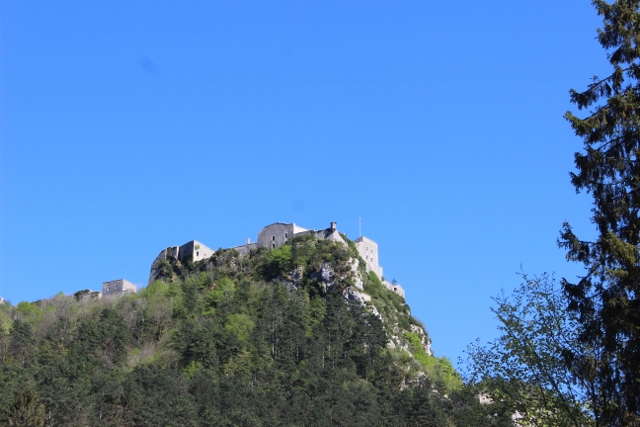 l'une des forteresses<br />encore habités par les prioritaires <br />défense d’entrée