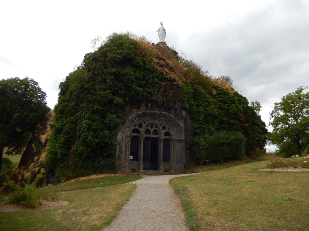 Grotte monolithe de Fontanges