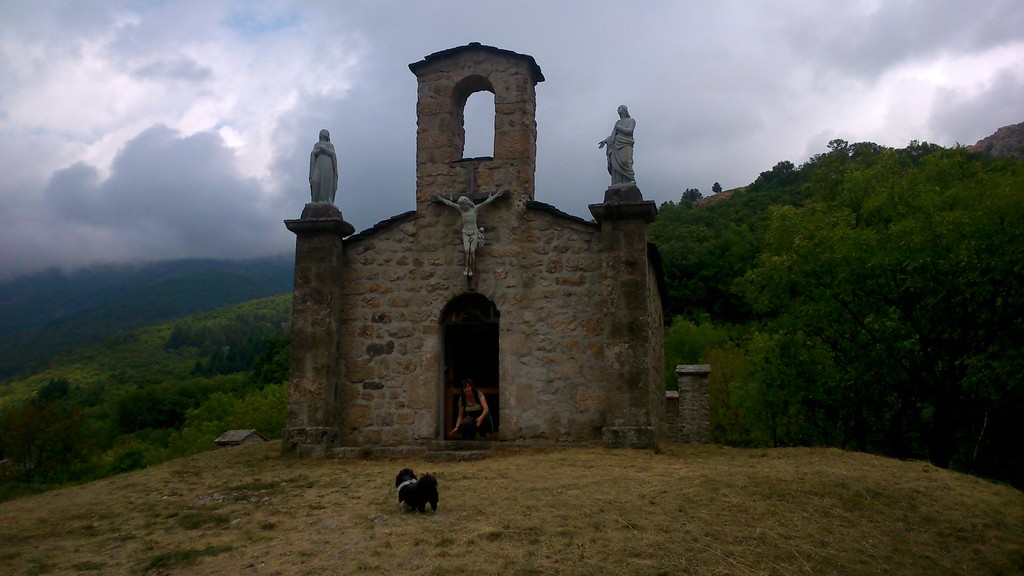 Cora (PAC) et Guimauve, a la messe ! !