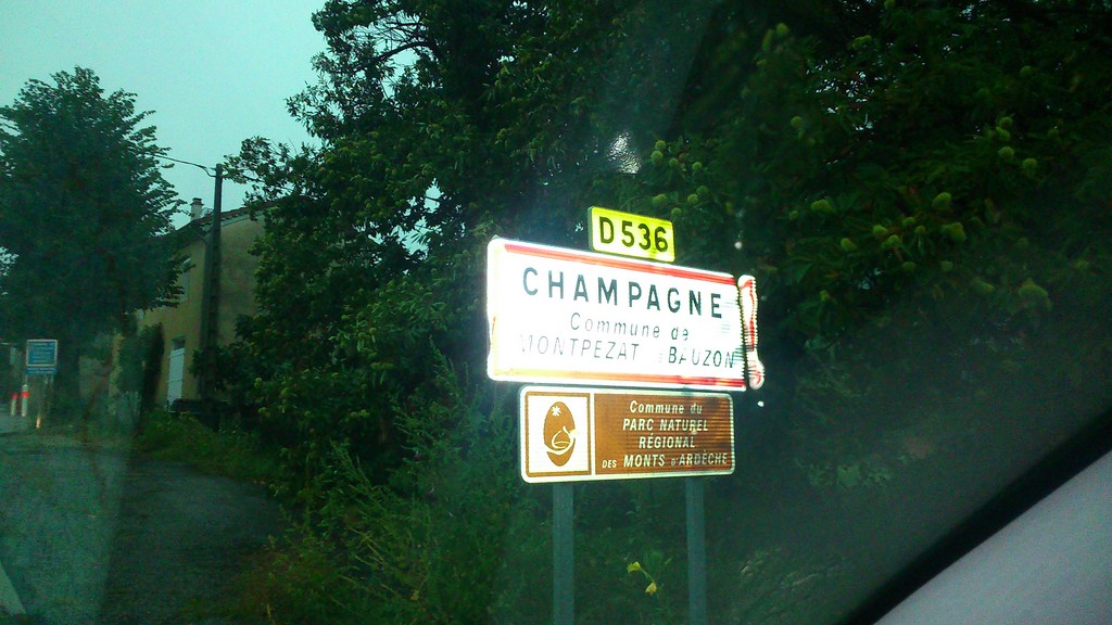 Y a même du Champagne à Monpezat !<br />Dommage pour Claudia. Les absents ont toujours tort.