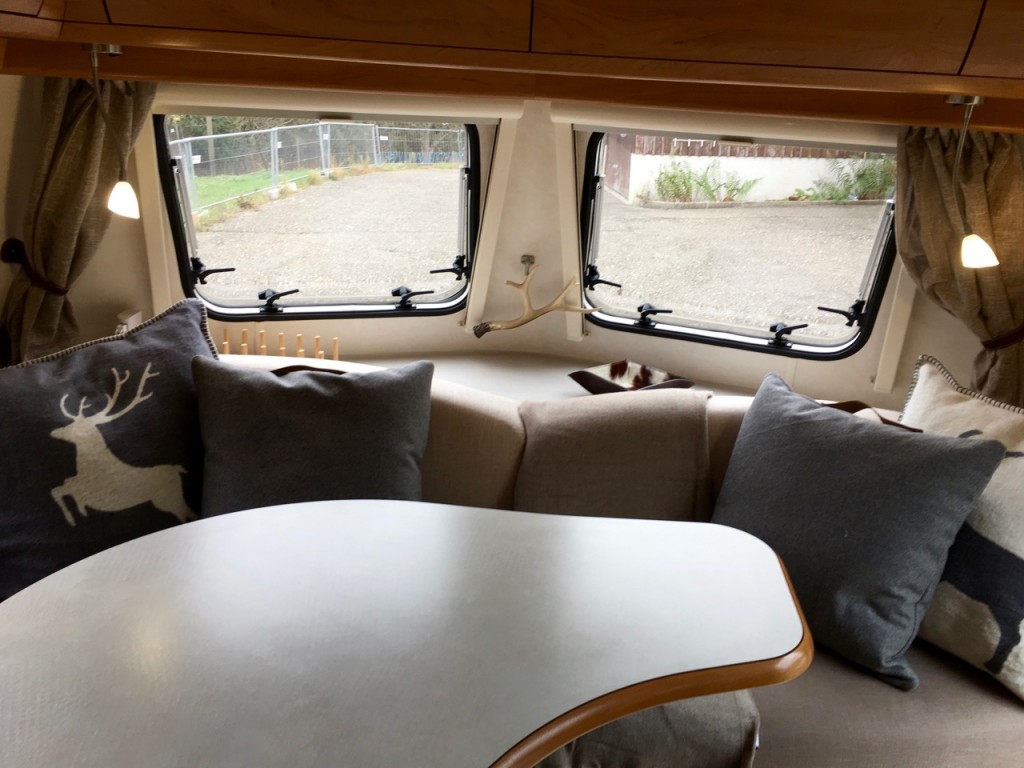 IMG_1699.jpg (244.54 Kio) Vu 46969 fois Salon, vue avant