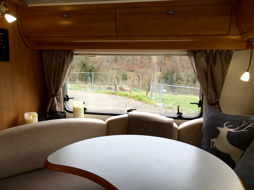 IMG_1700.jpg (252.69 Kio) Vu 46969 fois Salon, vue latérale