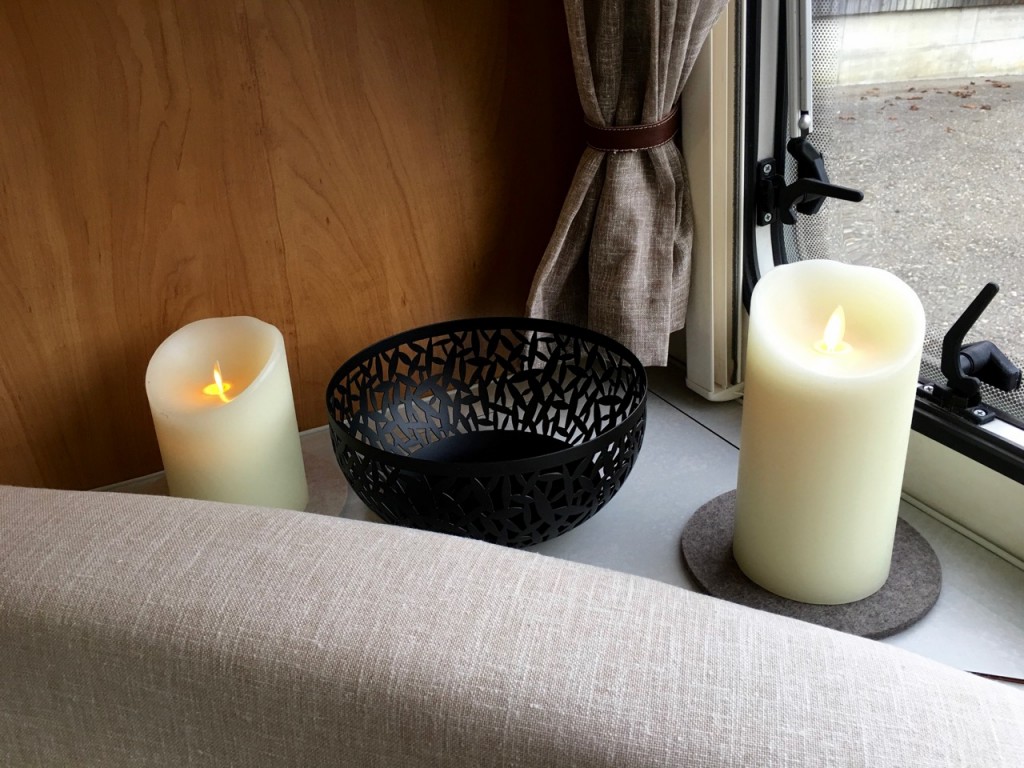 IMG_1705.jpg (340.56 Kio) Vu 46969 fois Bougies Luminara et coupe à fruits