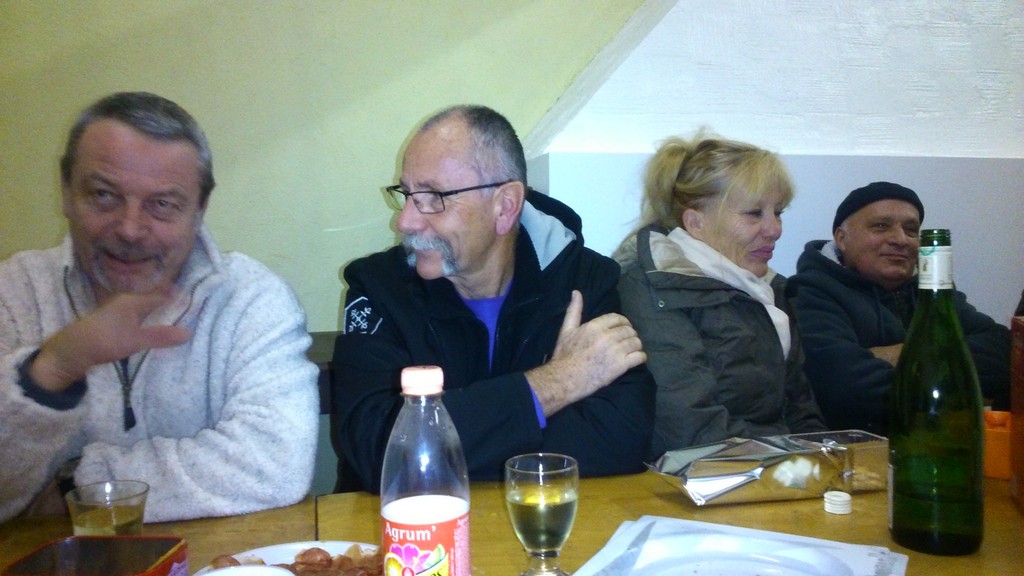 Novice et Novicette, plus novice pour longtemps et très très sympa ! !<br />Merci à vous pour votre gentillesse.