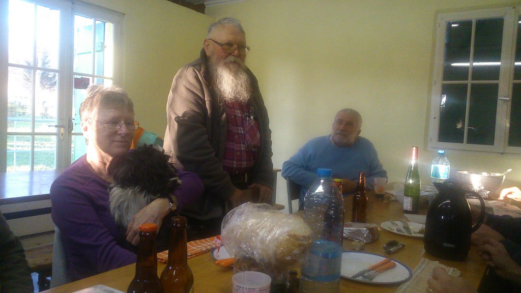 Guimauve se fait chouchoutée par Martine, quand ce n'est pas par Rosie ! !