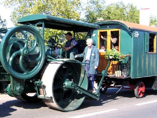 attelage cylindre et roulotte lors d'une reconstitution