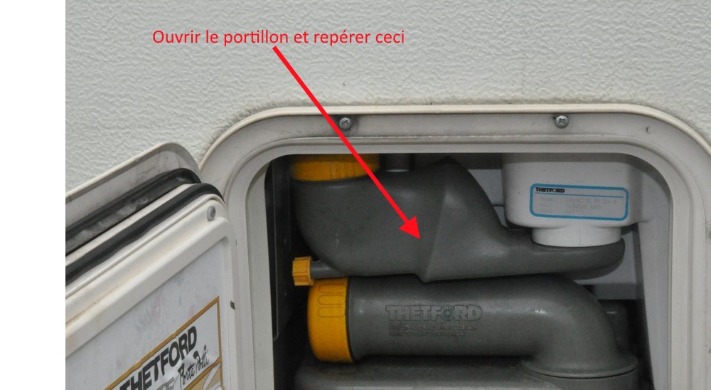 Remplissage réserve chasse d'eau (2).JPG