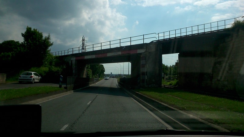 Vous passez sous un pont ( SNCF) vous etes sur la bonne route