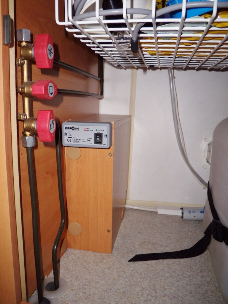 J'ai planqué la commande du ventilo  dans le meuble sous l'évier pour ne pas voir les voyants la nuit