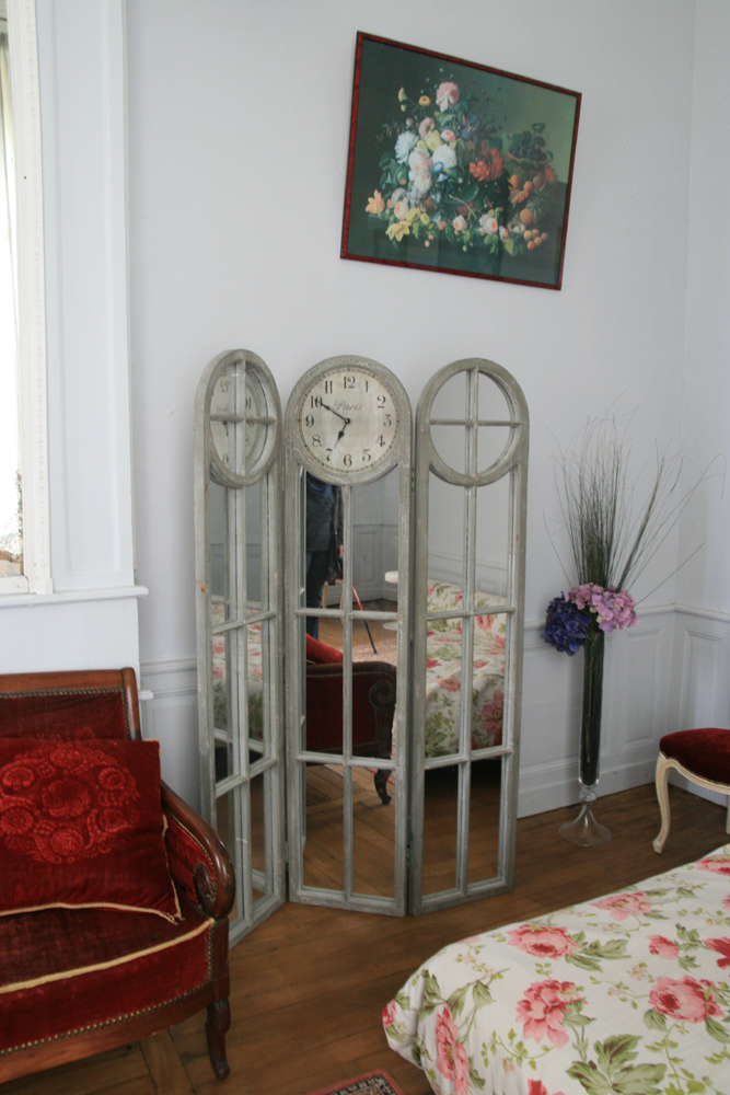 Dans un château.